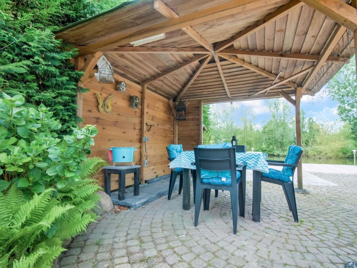 Fantastic Villa In Ooltgensplaat With Jetty Dış mekan fotoğraf