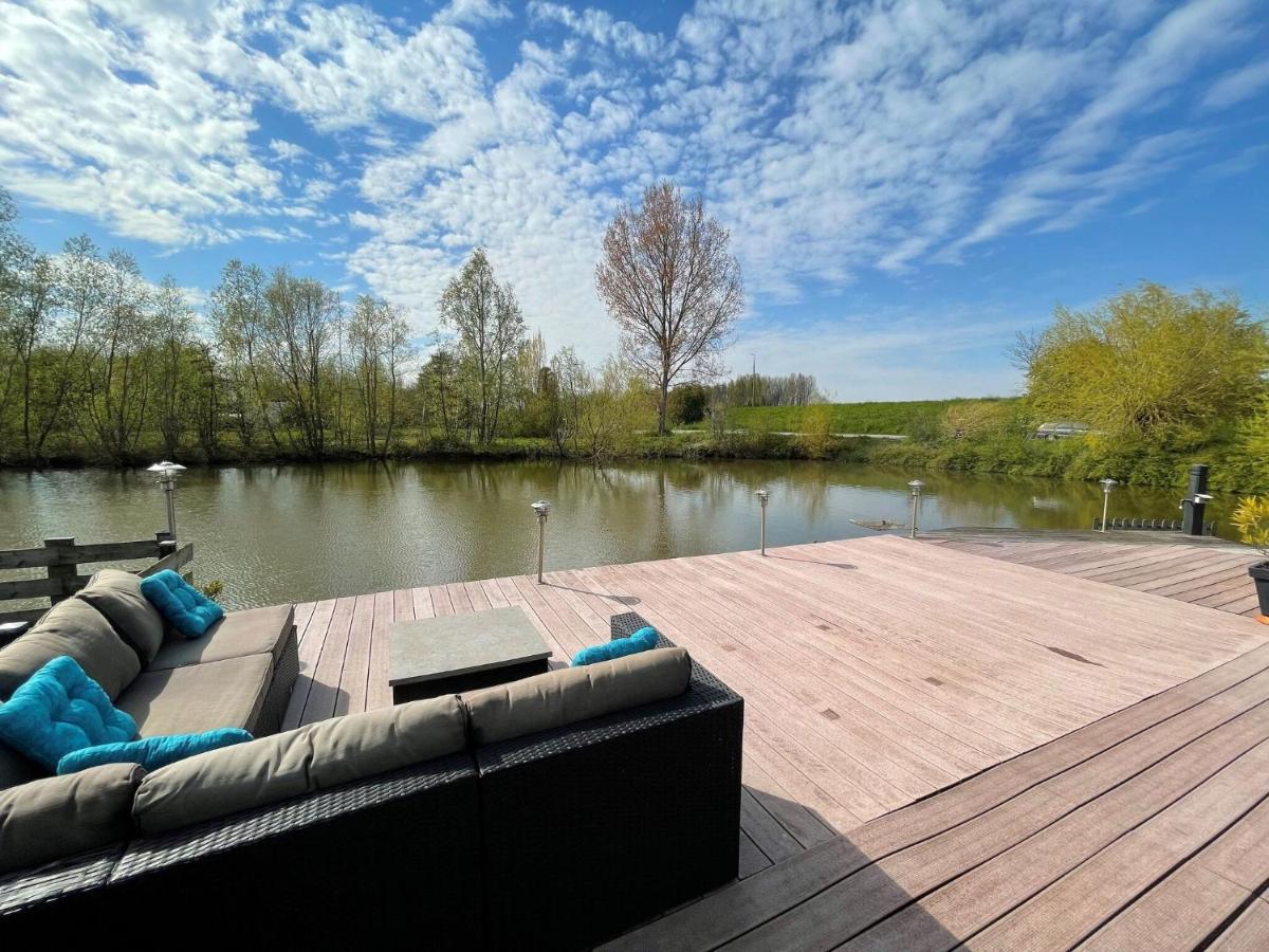 Fantastic Villa In Ooltgensplaat With Jetty Dış mekan fotoğraf